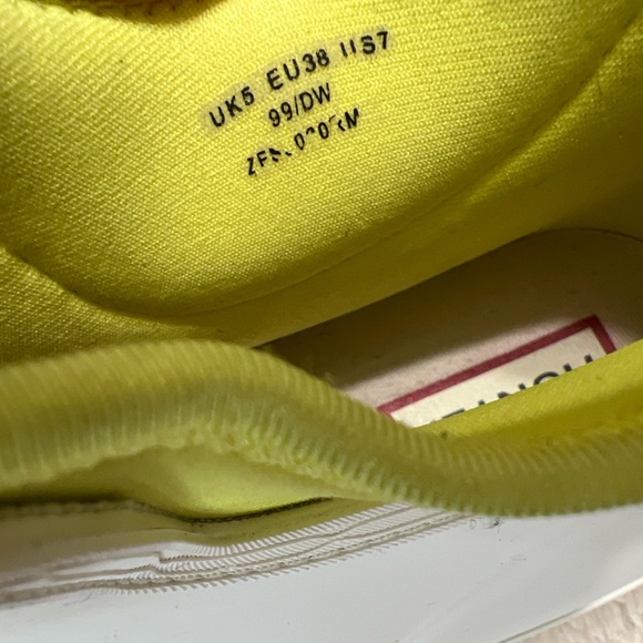 Hunter White Chelsea Rain Boots | US 7 | EUC Waterproof Ankle Boots - Picture 8 of 9